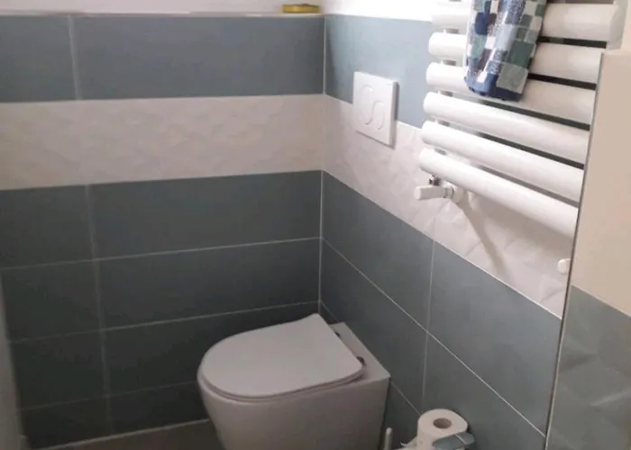 Stanza In Superattico, Terrazzato, Luminoso, Accogliente, Bagno Privato *