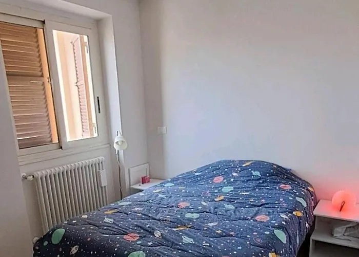 Stanza In Superattico, Terrazzato, Luminoso, Accogliente, Bagno Privato *